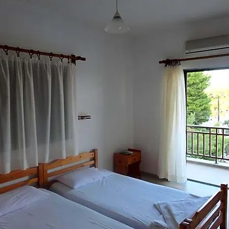 Chris Hotel