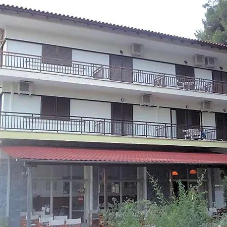 Chris Hotel