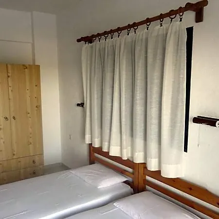 Chris Hotel